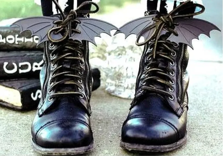 Đôi Cánh Dơi 3D Gắn Giày - Phụ Kiện Halloween Độc Đáo - Image 1
