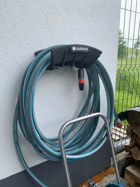 Giá treo ống nước sân vườn (Garden hose holder) có ngàm giữ đầu vòi - Image 1