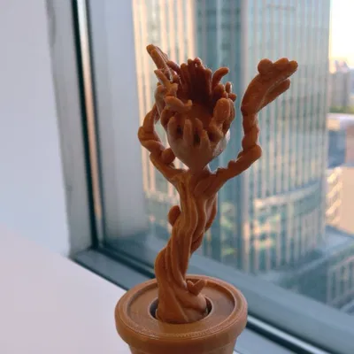 Dancing Groot – Groot nhảy múa trong chậu hoa
