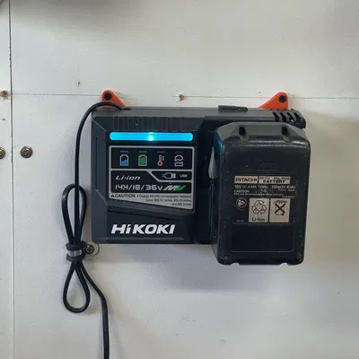 Đế Treo Sạc Pin Hitachi / Hikoki 3D