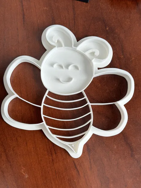 Khuôn Cắt Bánh Quy Hình Ong (Bee Cookie Cutter) - Image 1