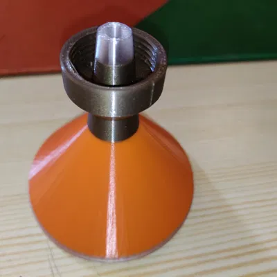Phễu có ren (threaded funnel / trychtýř se závitem)