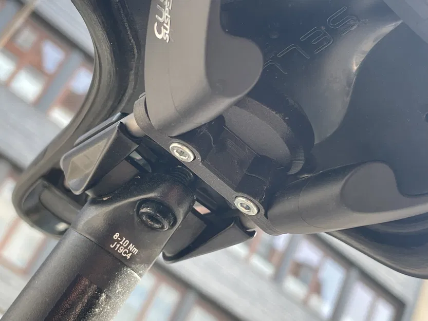 Ngàm gắn Air Tag cho xe đạp trên thanh ray yên (Air Tag bike saddle rail mount) - Image 1