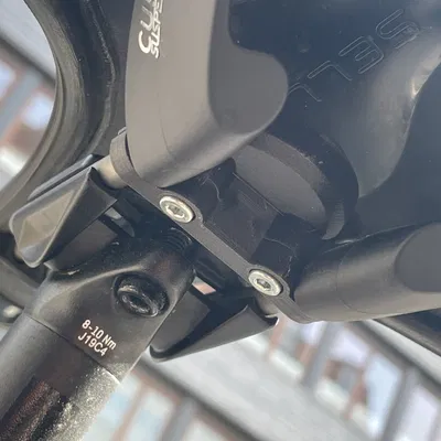 Ngàm gắn Air Tag cho xe đạp trên thanh ray yên (Air Tag bike saddle rail mount)