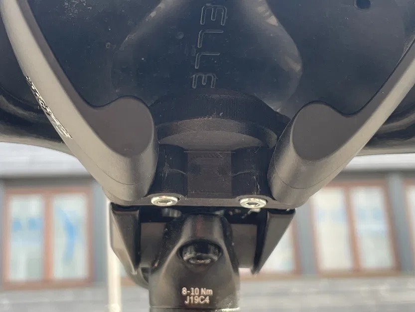 Ngàm gắn Air Tag cho xe đạp trên thanh ray yên (Air Tag bike saddle rail mount) - Image 4