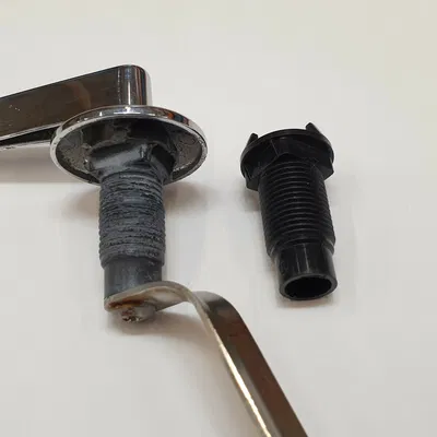 Bushing & nut tay gạt xả bồn cầu Kohler (ren ngược)