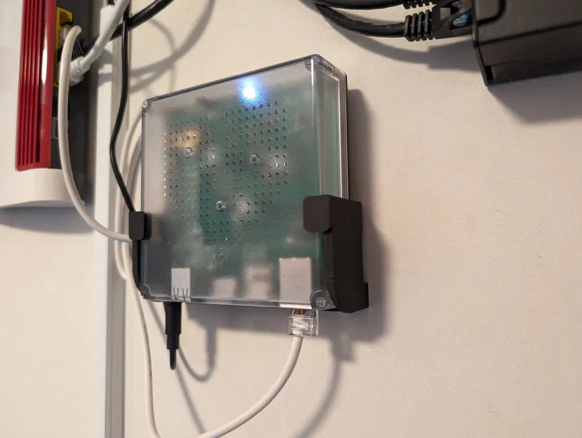 Giá treo tường cho Home Assistant Green - Image 2