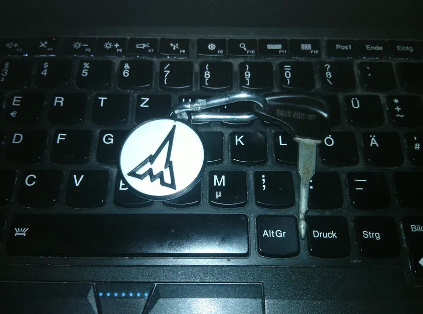 Móc Khóa Logo Deutz - Phụ Kiện Cho Người Yêu Máy Kéo - Image 2