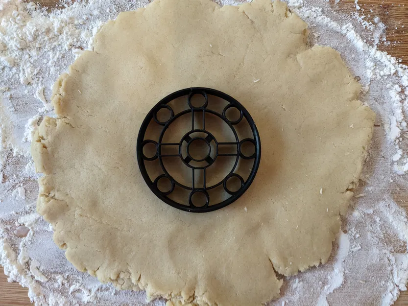 Khuôn Cắt Bánh Hình Khiên Viking Độc Đáo - Image 2