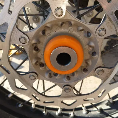 Chụp Bảo Vệ Bạc Đạn Bánh Sau Xe KTM