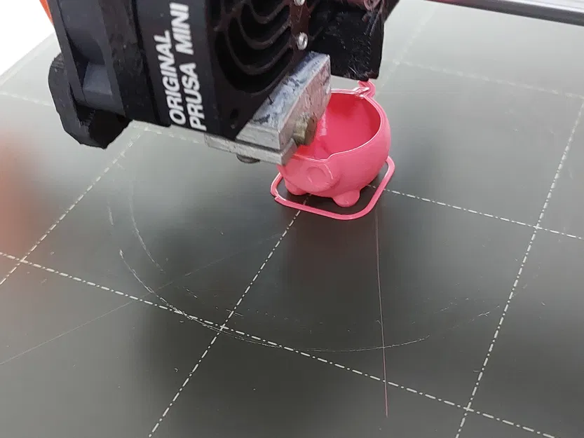 Heo Con Nhỏ Với Đuôi Heo Nhỏ - Image 2