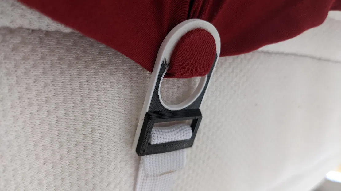 Kẹp Căng Ga Giường (Bed Sheet Restraint) – Petr Vacek - Image 1