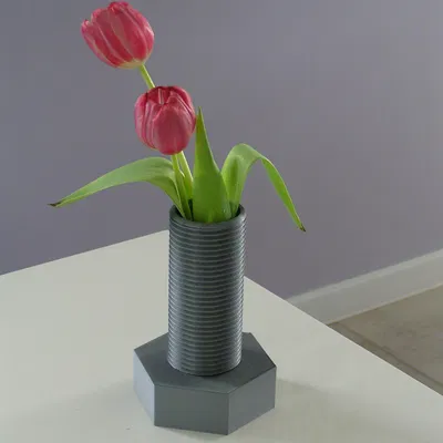 Bình Hoa Hình Vít Độc Đáo - Trang Trí Nhà Cửa Sáng Tạo