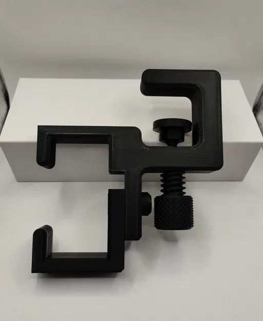 Ngàm kẹp gắn ổ cắm điện dưới bàn (Adjustable power strip clamp mount) - Image 2