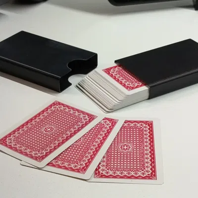 Hộp đựng bài tây