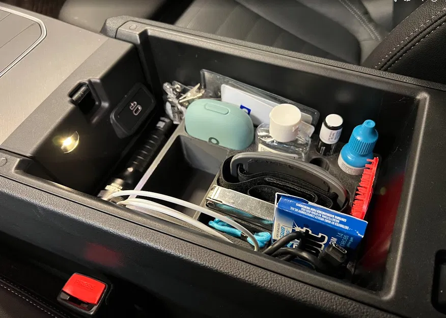 Khuôn Mẫu Hộc Đồ Trung Tâm Xe BMW i4 (Bản Trống) - Image 3