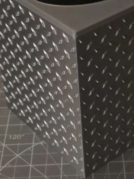 Hộp đựng khăn giấy trang trí, cỡ nhỏ (Họa tiết Diamond Plate) - Image 3