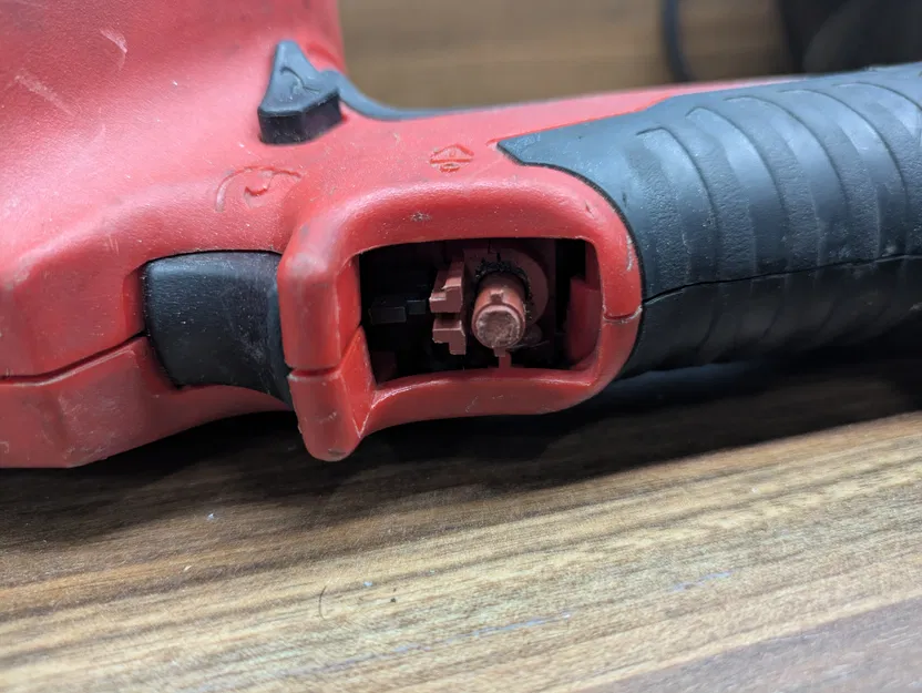 Nút cò bấm thay thế cho máy cắt ống Milwaukee Pipe Shear - Image 2