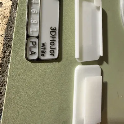 Giá treo nhãn cho hộp đựng Filament 2025 dùng cho mẫu thử Filament