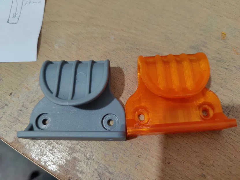 Chốt cổng chắn trẻ em dạng cuộn (Retractable Baby Gate Latch) - Image 1