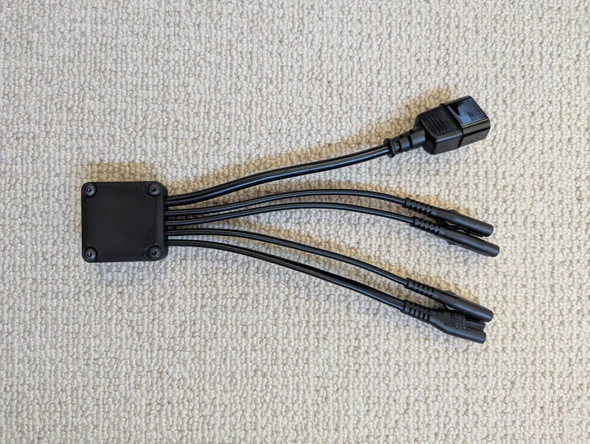 Bộ chia nguồn du lịch 4 cổng IEC C7 (Figure-8) - Image 1