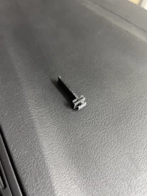 Ngàm kẹp nắp túi khí bên ghế phụ cho xe E38 - Image 1