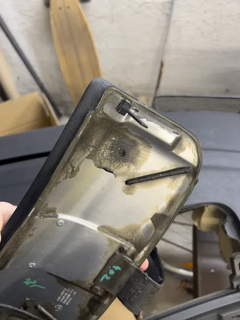 Ngàm kẹp nắp túi khí bên ghế phụ cho xe E38 - Image 3