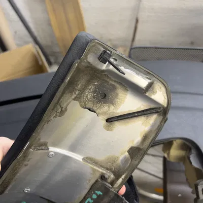 Ngàm kẹp nắp túi khí bên ghế phụ cho xe E38