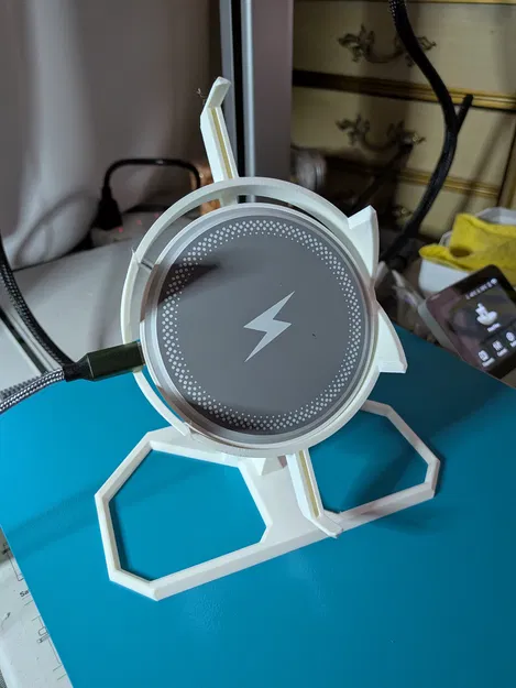 Giá đỡ điện thoại xoay tích hợp sạc không dây in 3D tiện lợi - Image 2