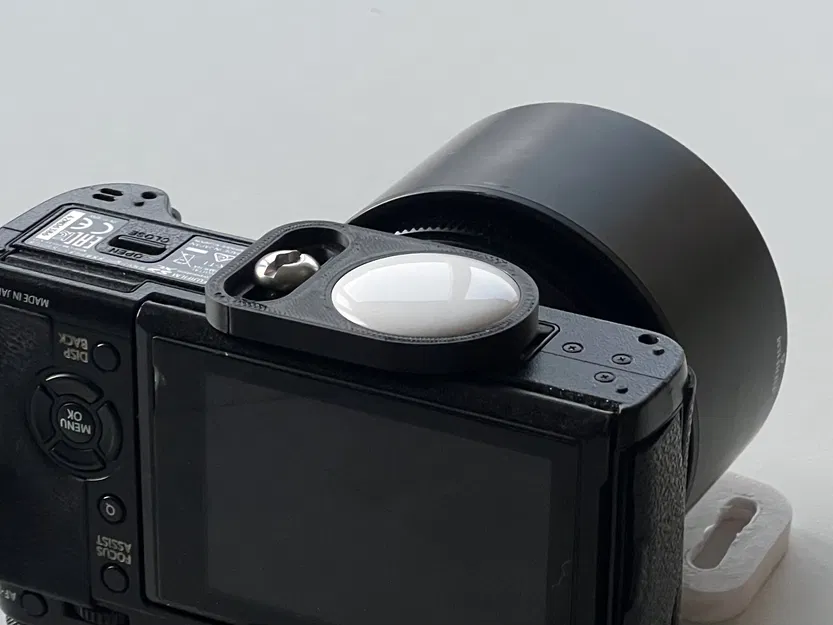 Ngàm gắn AirTag cho máy ảnh - Image 2