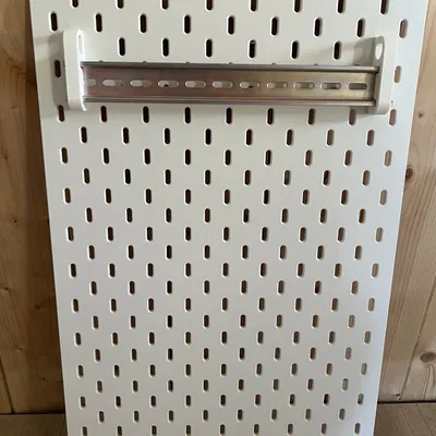 Giá đỡ thanh ray DIN cho bảng Skadis - Phụ kiện DIY thông minh