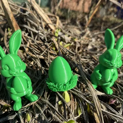 Mô hình thỏ và trứng Phục sinh trên thảm cỏ