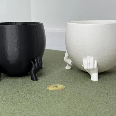 Chậu cây trang trí 3D thiết kế hình bàn tay đỡ độc đáo