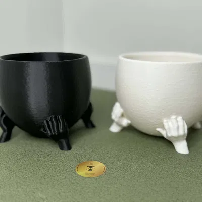 Chậu cây trang trí 3D thiết kế hình bàn tay đỡ độc đáo