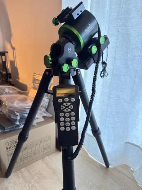 Giá đỡ tay điều khiển và pin 12V cho mount SkyWatcher - Image 1