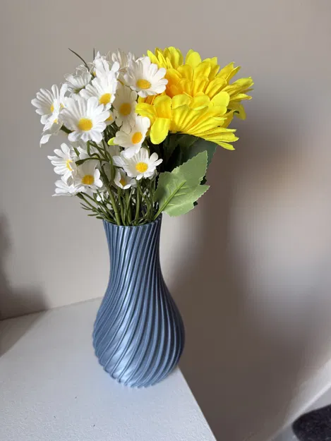 Bình hoa Slim vase thiết kế xoắn hiện đại - Image 1