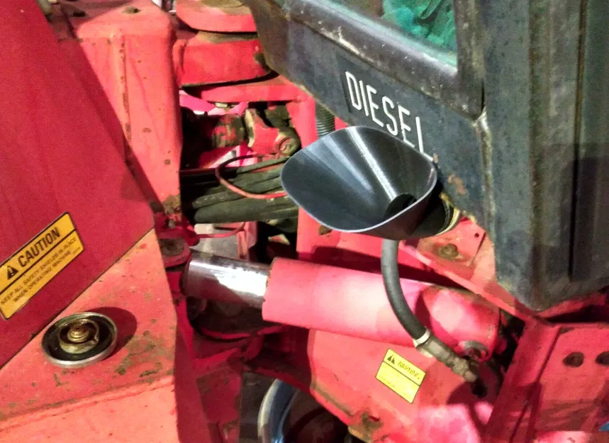 Phễu Dầu Diesel Lệch Cho Máy Versatile 256 hoặc Thiết Bị Tương Tự (SCAD) - Image 1