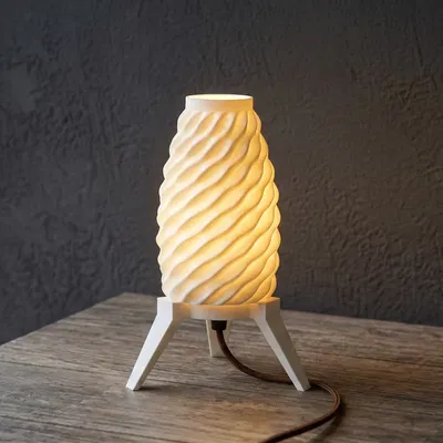 Chao đèn xoắn ốc theo thuật toán - Đèn bàn với chân đế hiện đại