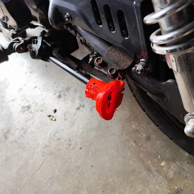 Giày Doc Martens dùng để lót chân chống xe máy