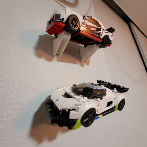Giá treo tường cho mô hình xe LEGO® (có độ nghiêng, chốt khớp chuẩn) - Image 6