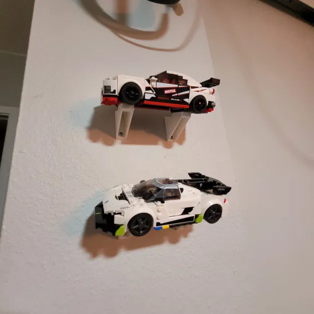 Giá treo tường cho mô hình xe LEGO® (có độ nghiêng, chốt khớp chuẩn) - Image 7