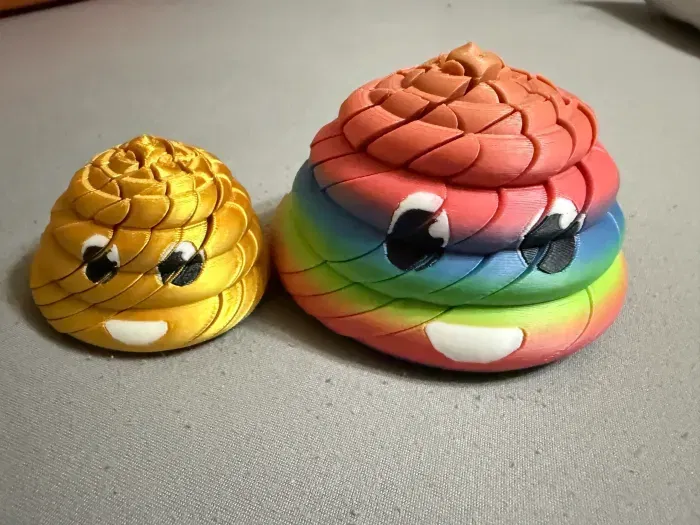 Mô hình trang trí Poop Emoji (Slime/Twisty Grid) sáng tạo - Image 1