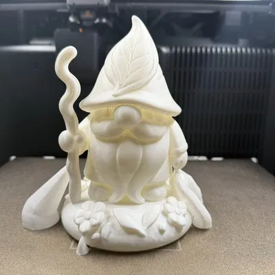 Mô hình chú lùn giữ vườn (Garden Gnome Figurine)