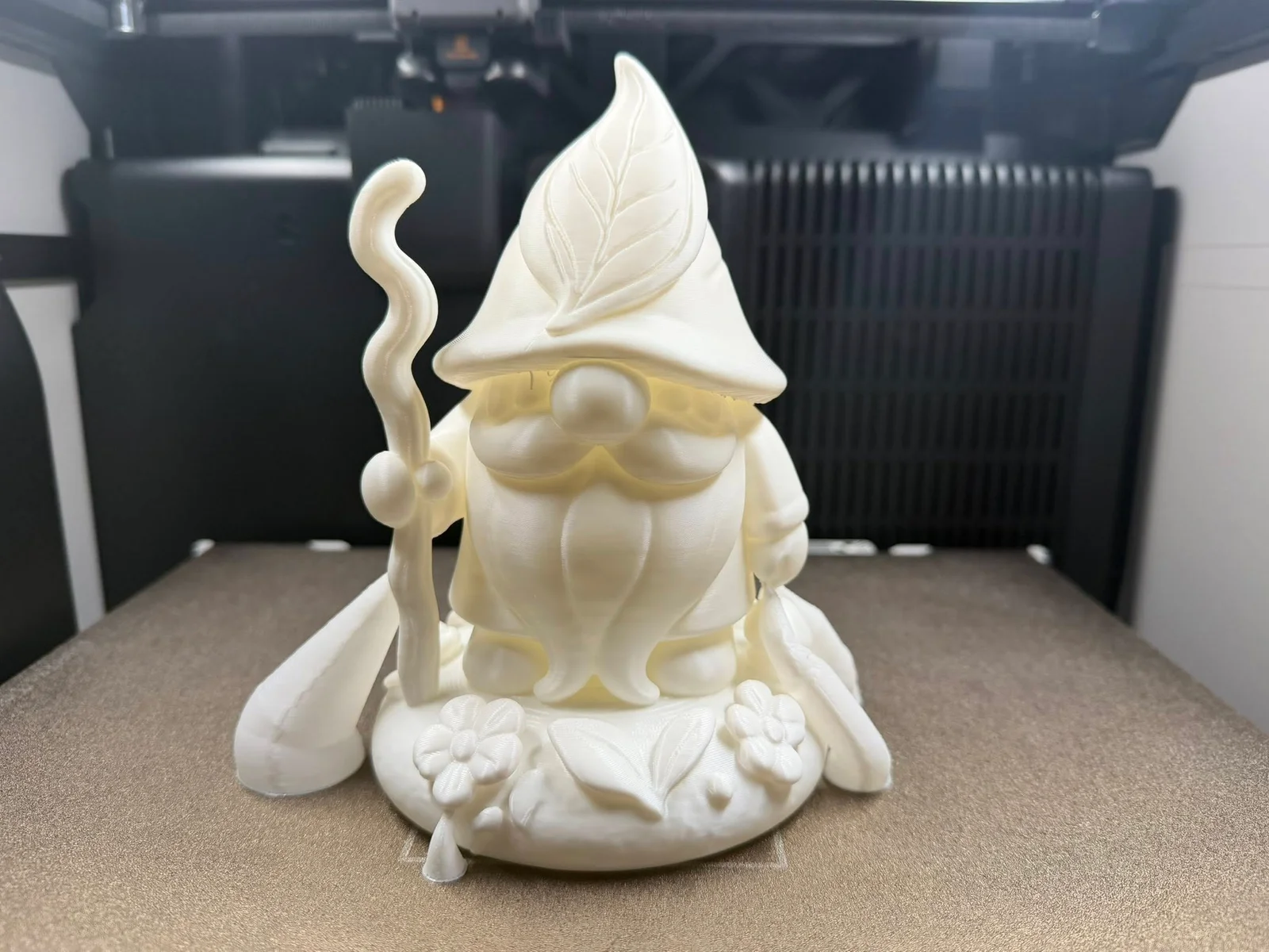 Mô hình chú lùn giữ vườn (Garden Gnome Figurine) 1