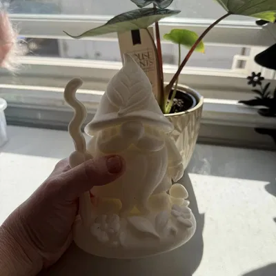 Mô hình chú lùn giữ vườn (Garden Gnome Figurine)