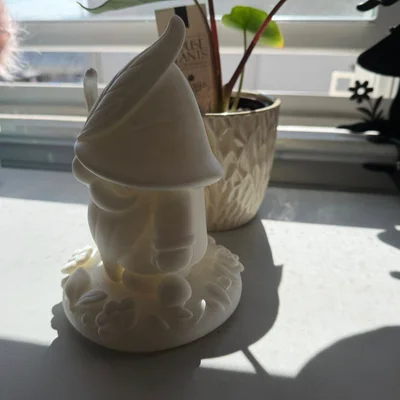 Mô hình chú lùn giữ vườn (Garden Gnome Figurine) 6