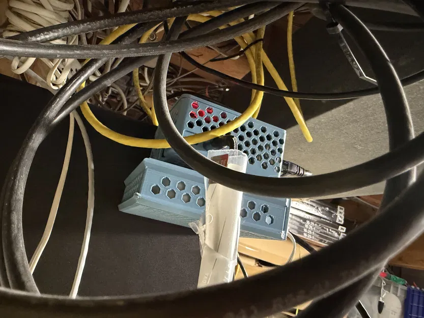 Giá treo bên trái cho Philips Hue Bridge gắn ngoài tủ Rack - Image 1