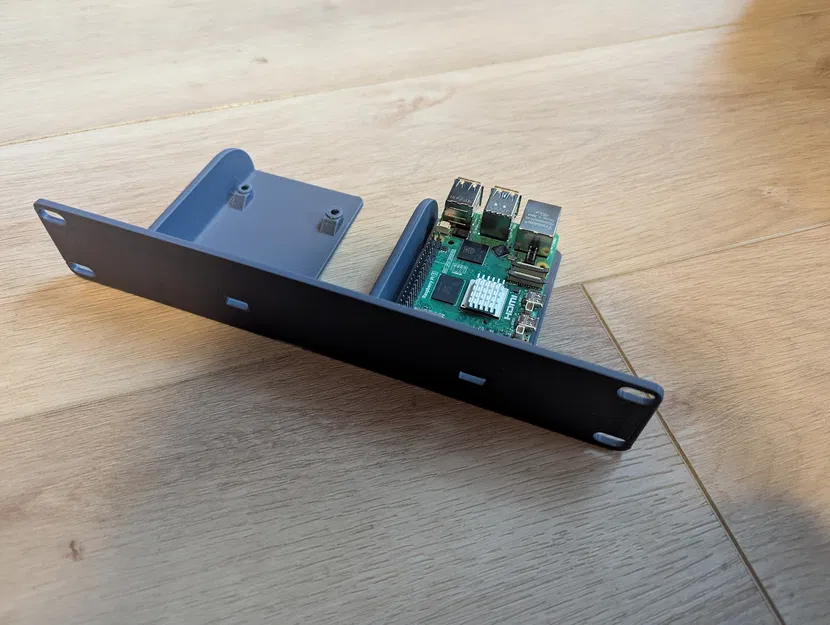 Giá treo Raspberry Pi vào tủ rack 10-inch (phiên bản xoay ngược) - Image 1