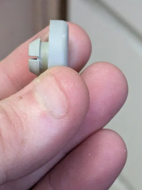 Chân đế cao su cho máy khâu Brother L14 - Image 3