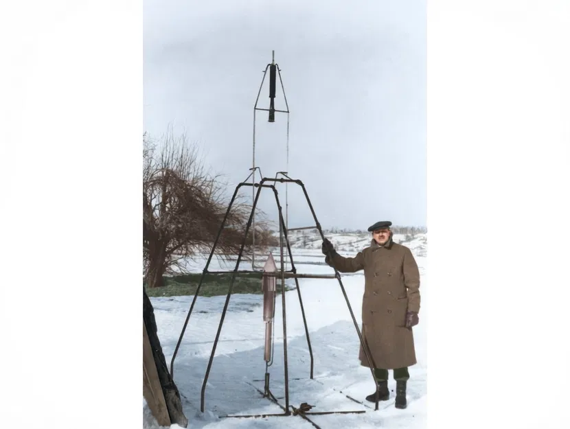 Mô hình tên lửa Nell tri ân Robert Goddard - Image 1